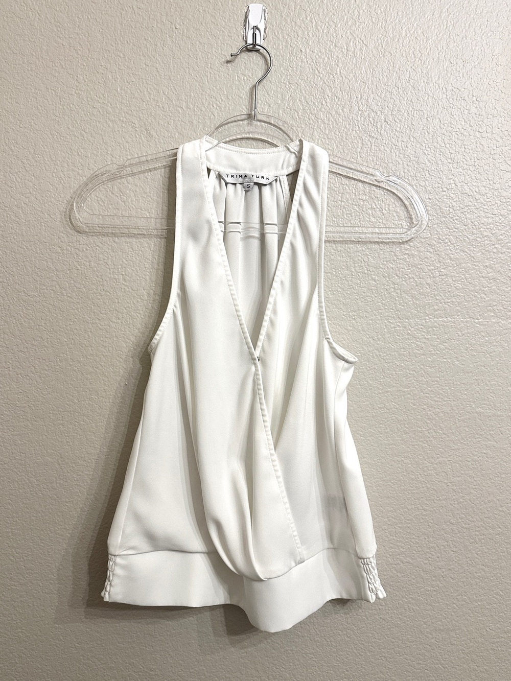 Trina Turk White Sleeveless Surplice Blouse Size Small